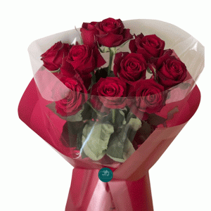 دسته‌گل تمام رز با طراحی کلاسیک و کاغذ زرشکی؛ هدیه‌ای پرحرارت، عاشقانه و شیک برای روز عشق و ولنتاین.